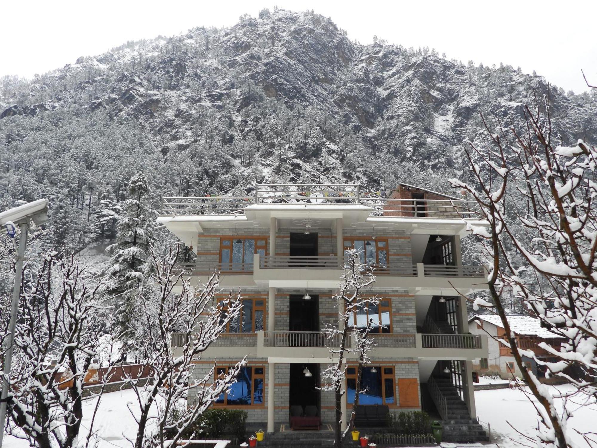 The Royal Orchard Kasol Hotel Bagian luar foto