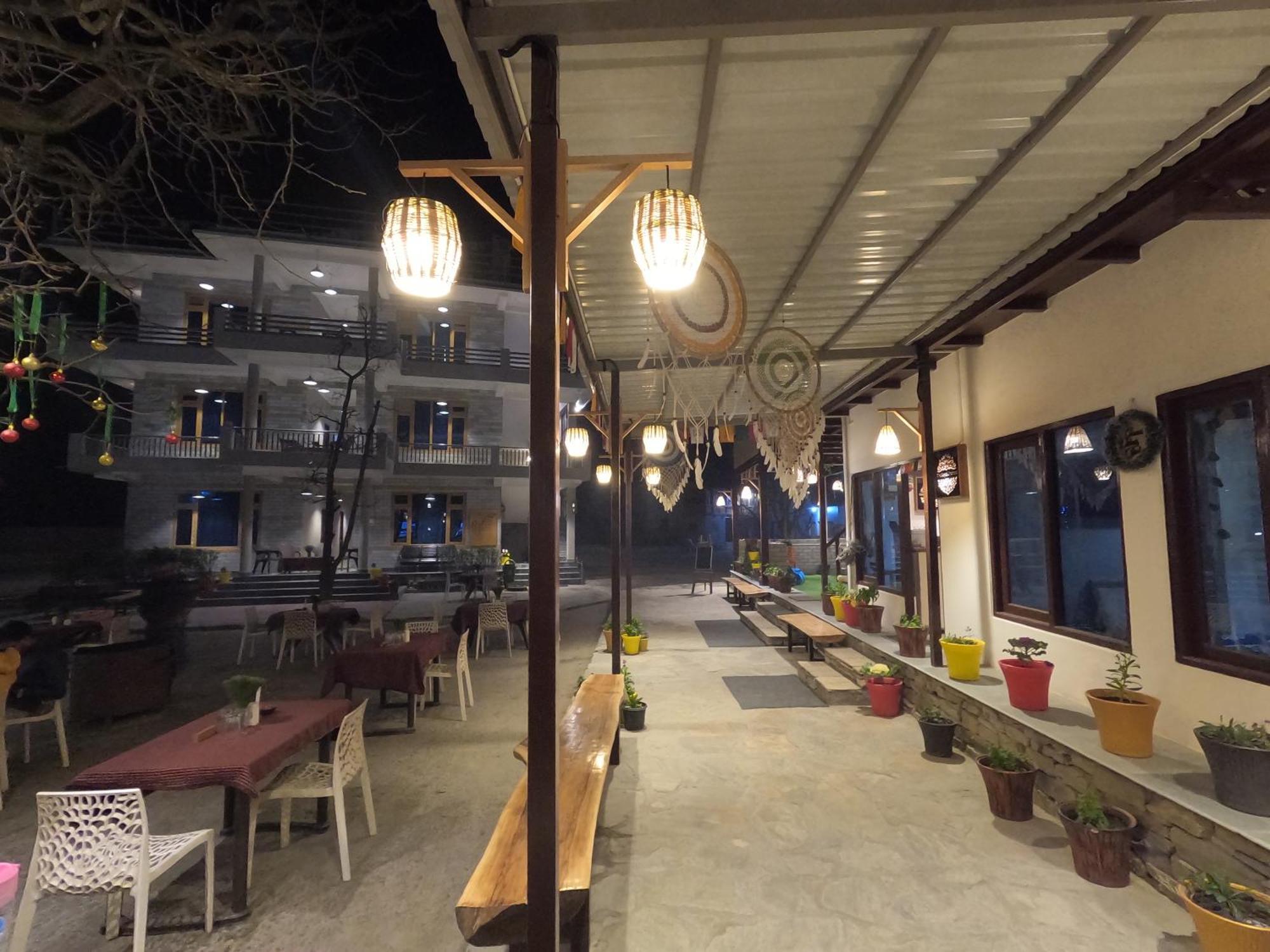 The Royal Orchard Kasol Hotel Bagian luar foto