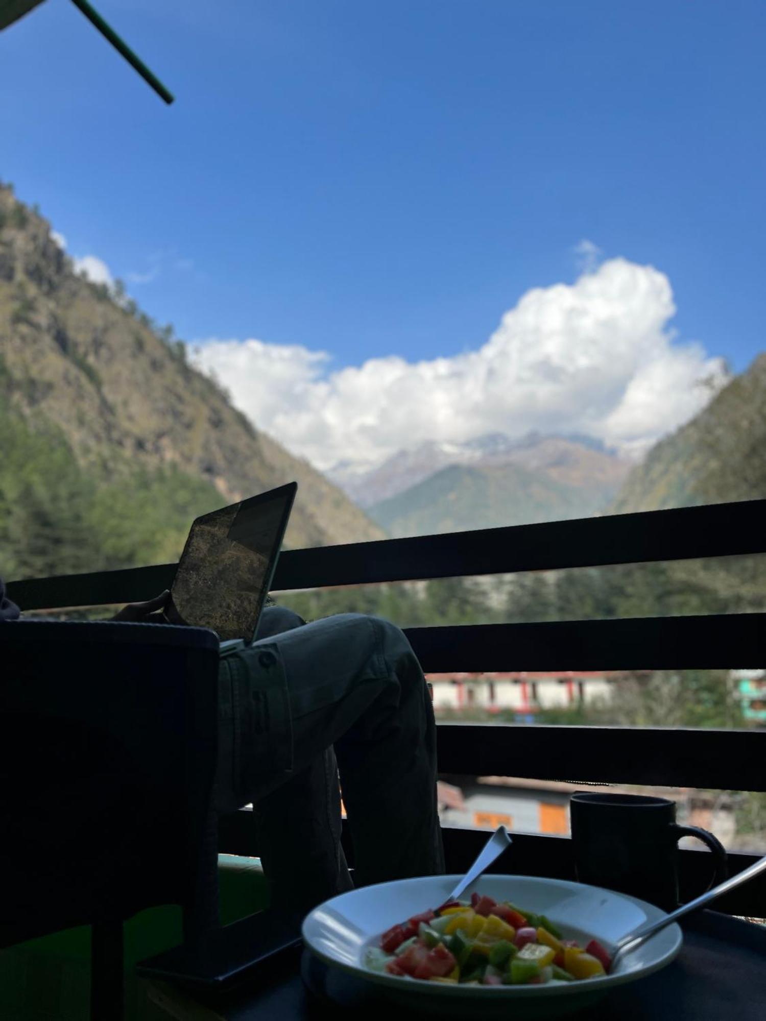 The Royal Orchard Kasol Hotel Bagian luar foto