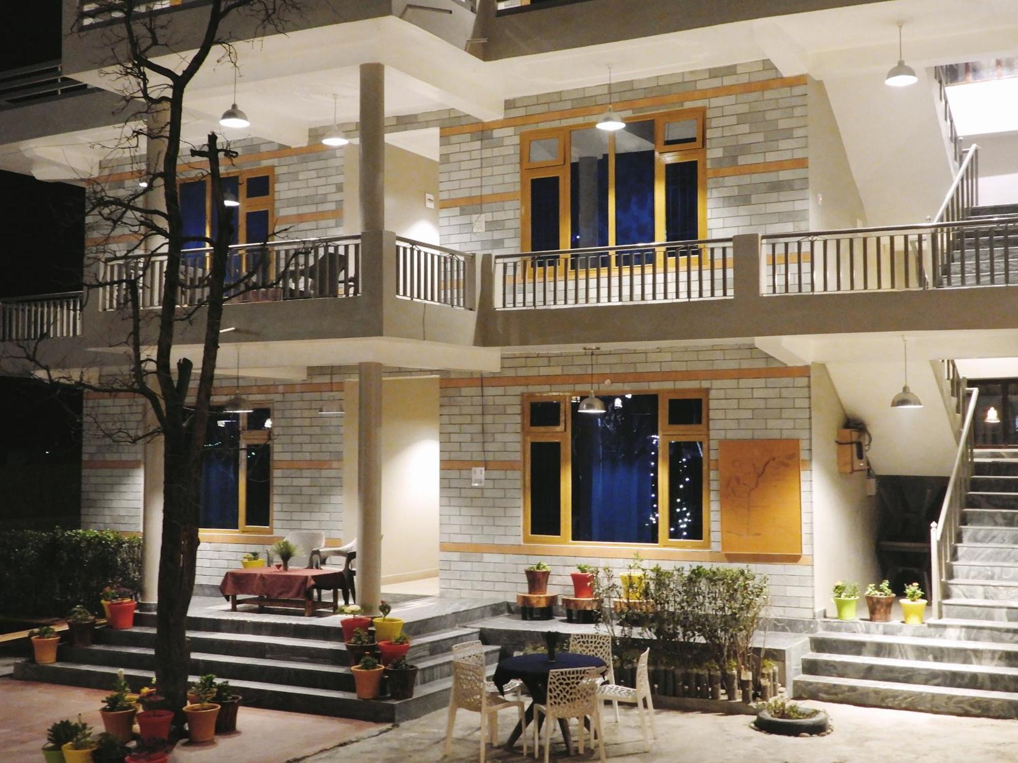 The Royal Orchard Kasol Hotel Bagian luar foto