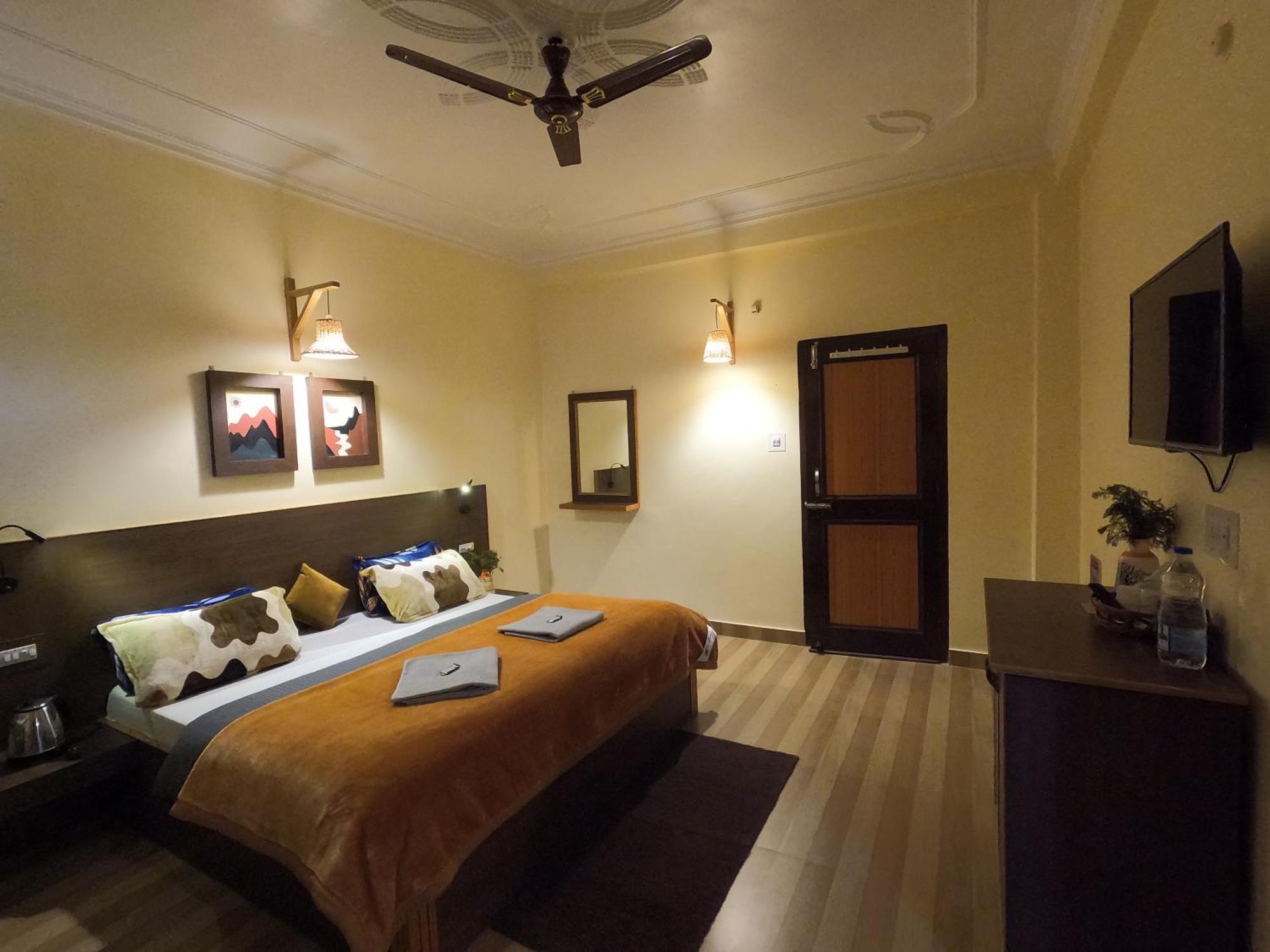 The Royal Orchard Kasol Hotel Bagian luar foto