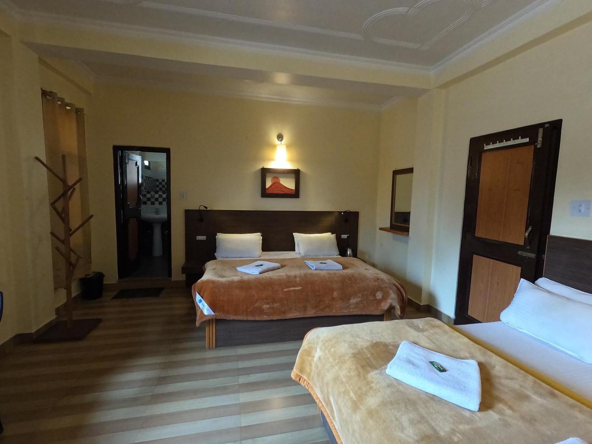 The Royal Orchard Kasol Hotel Bagian luar foto