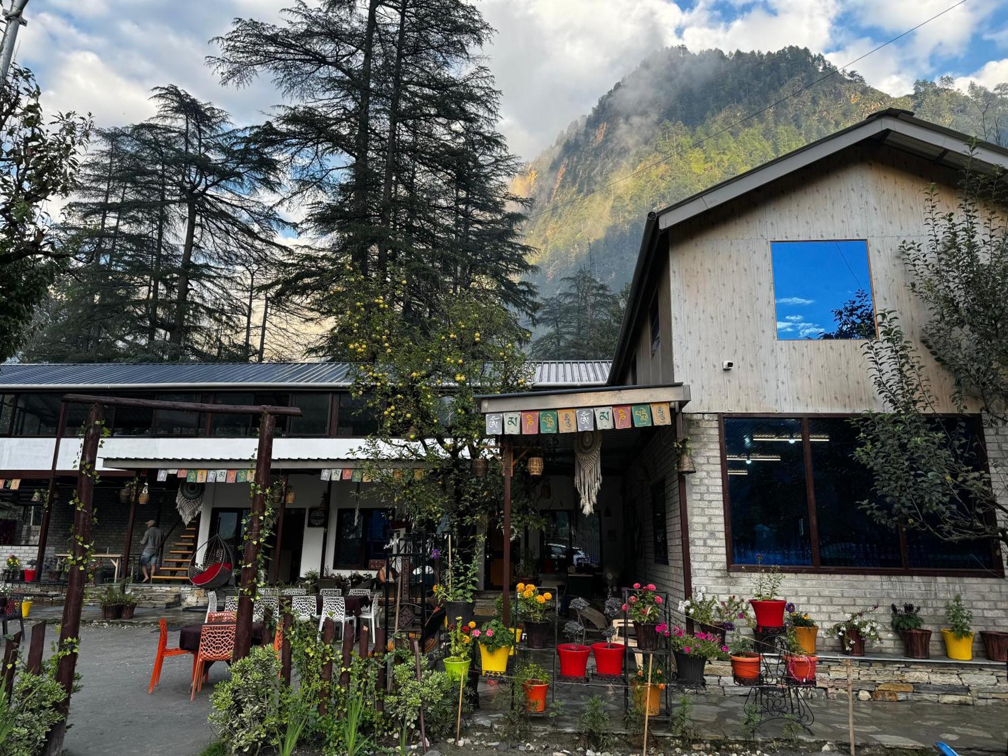 The Royal Orchard Kasol Hotel Bagian luar foto
