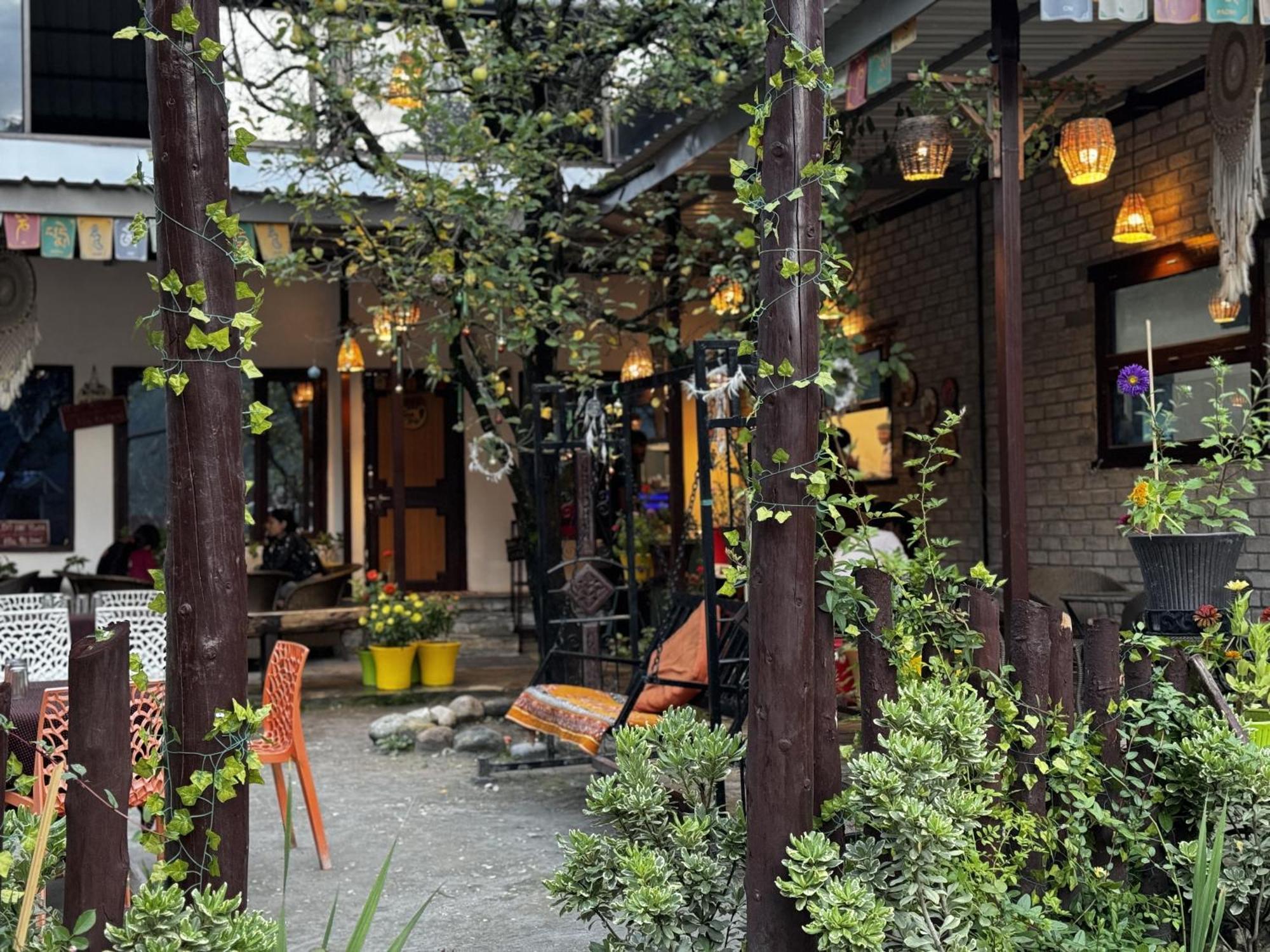 The Royal Orchard Kasol Hotel Bagian luar foto