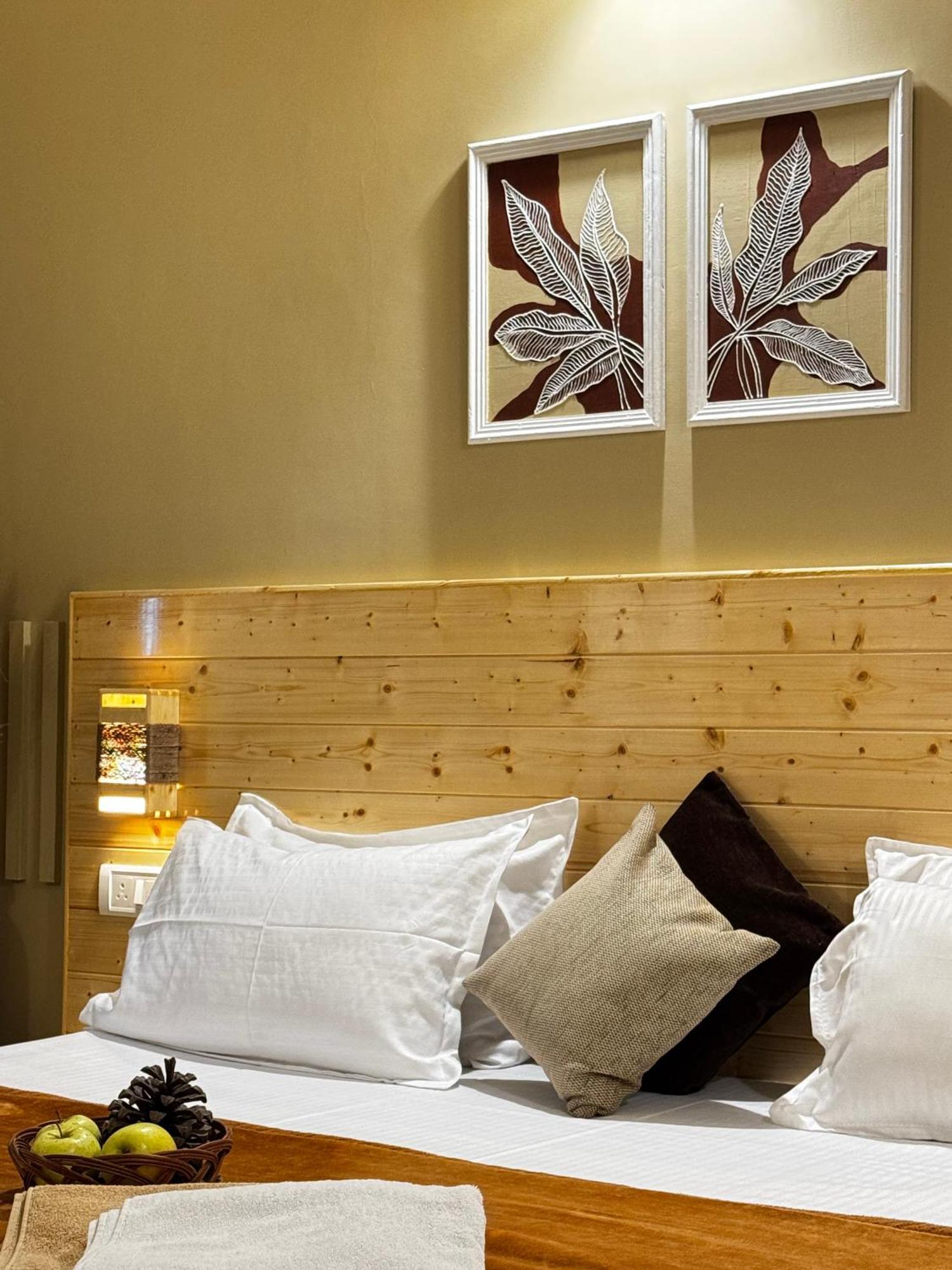 The Royal Orchard Kasol Hotel Bagian luar foto
