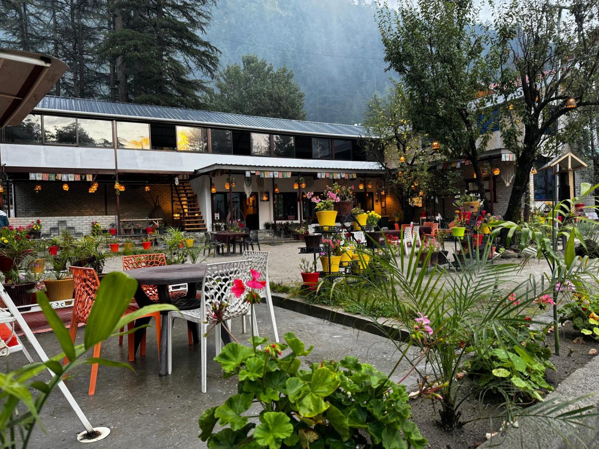 The Royal Orchard Kasol Hotel Bagian luar foto