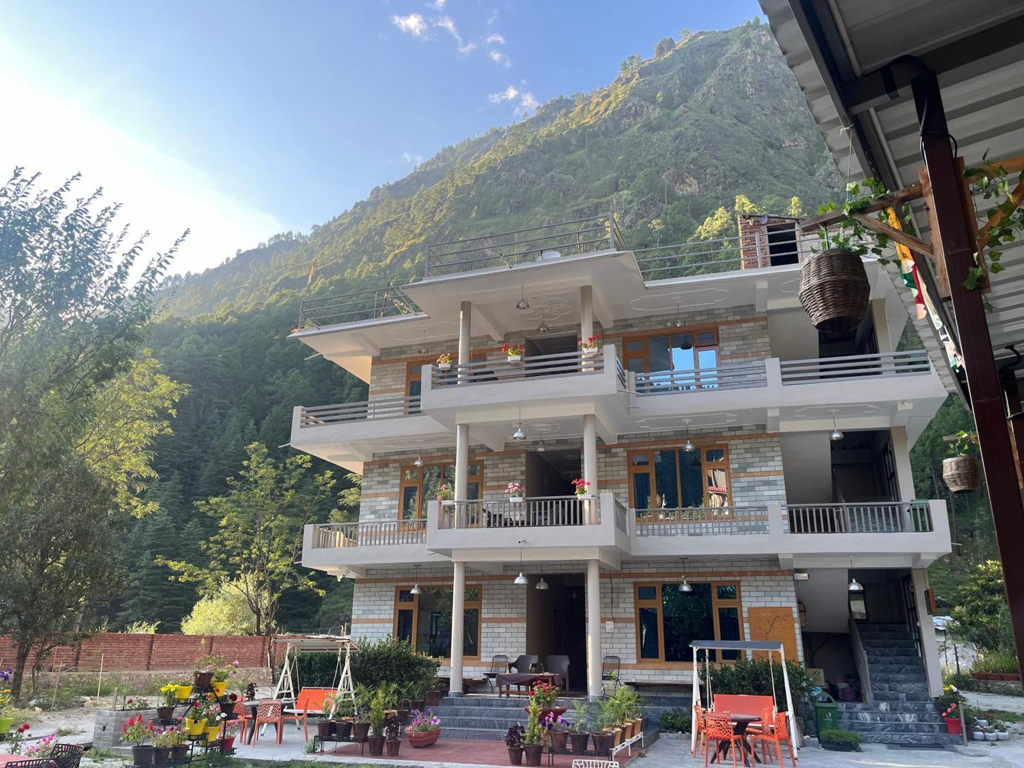 The Royal Orchard Kasol Hotel Bagian luar foto