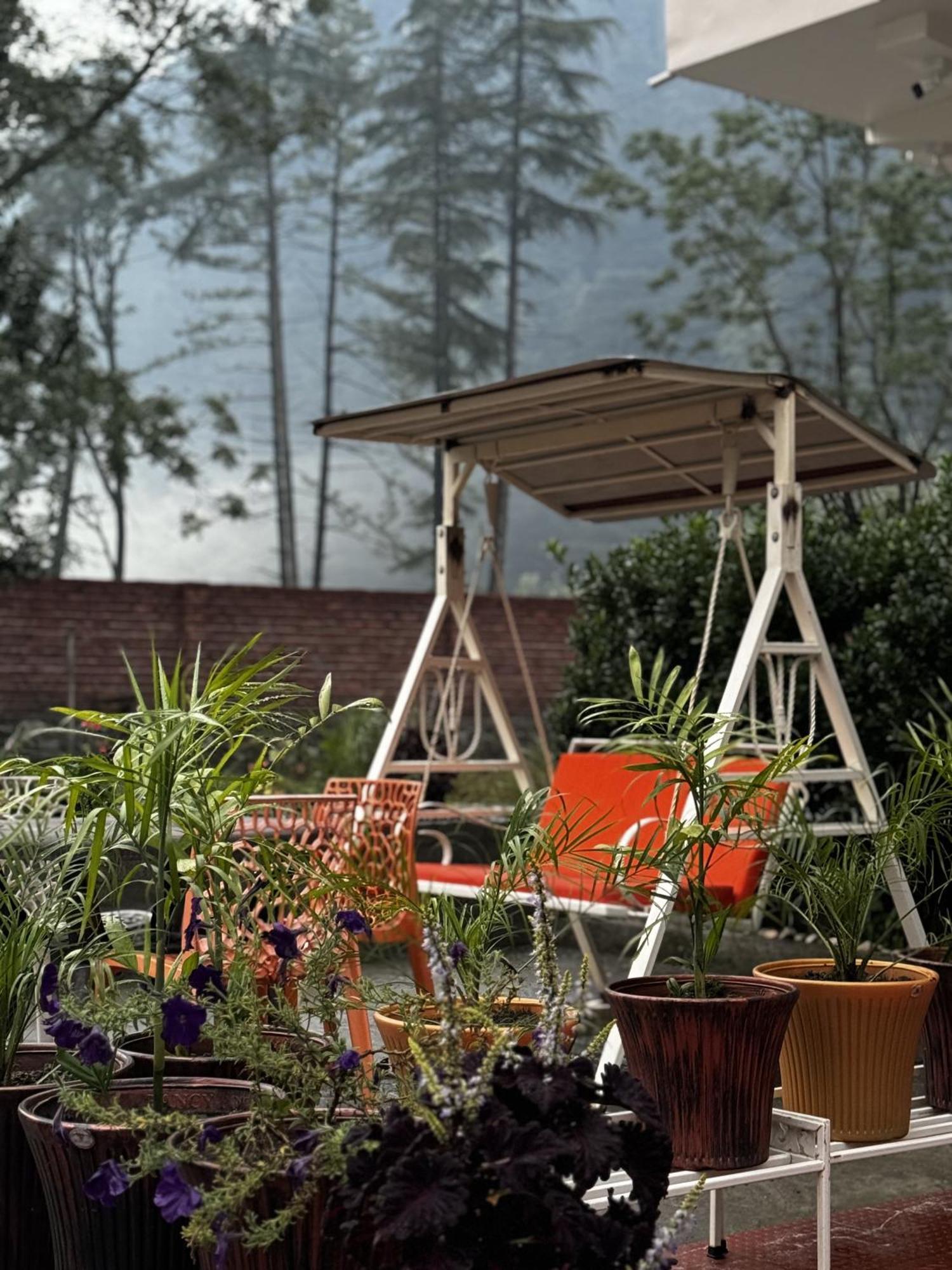 The Royal Orchard Kasol Hotel Bagian luar foto