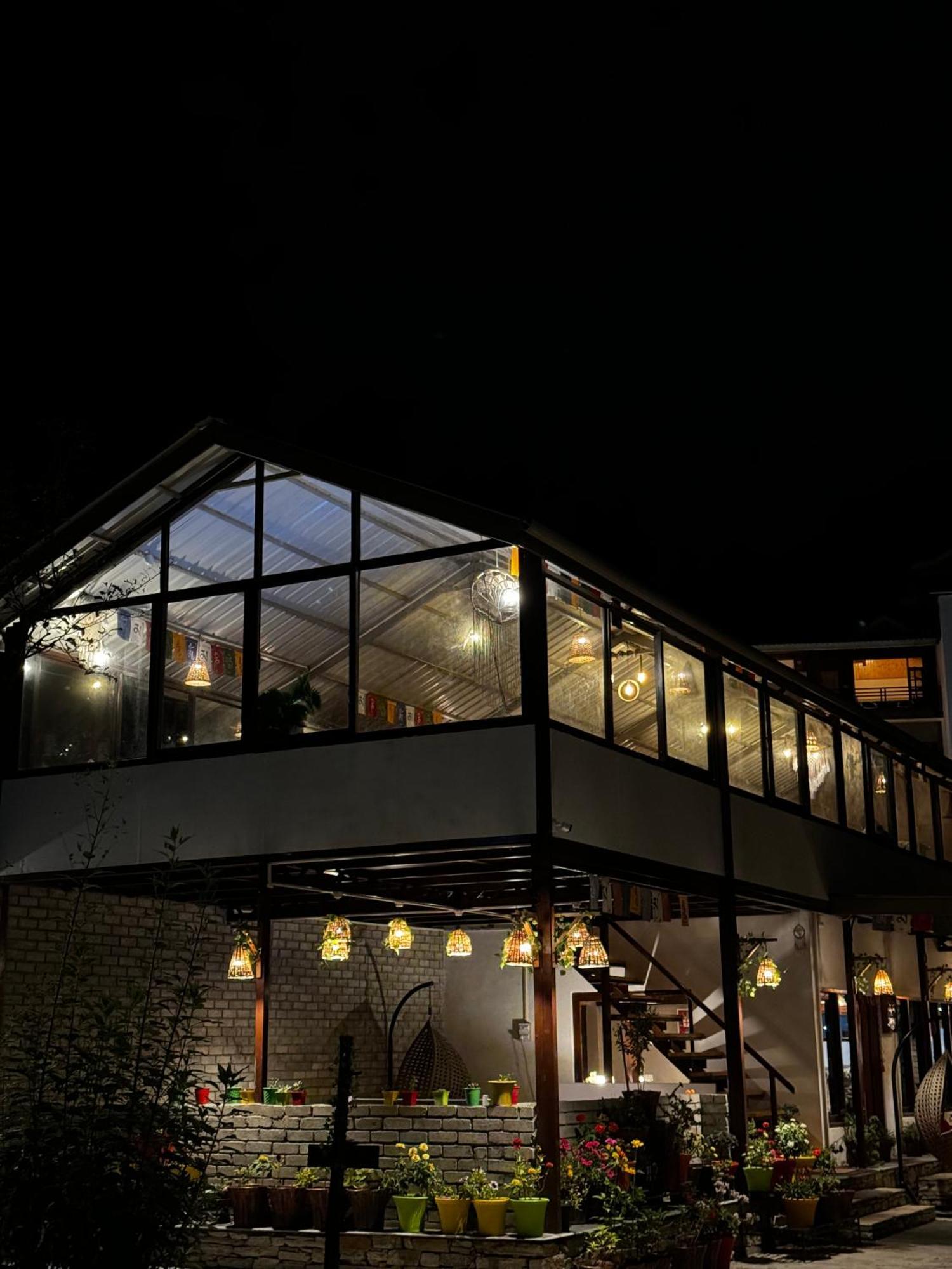 The Royal Orchard Kasol Hotel Bagian luar foto