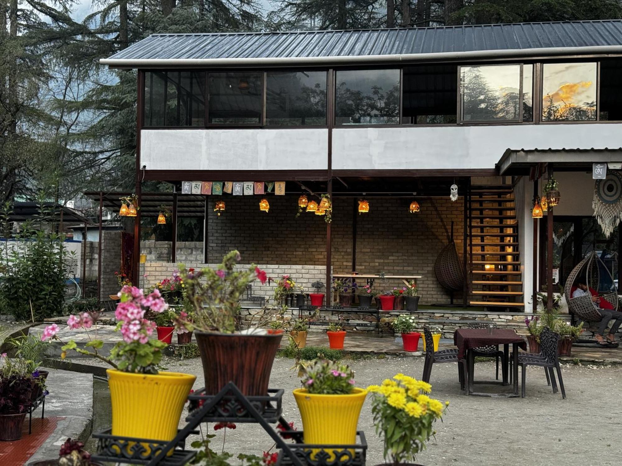 The Royal Orchard Kasol Hotel Bagian luar foto