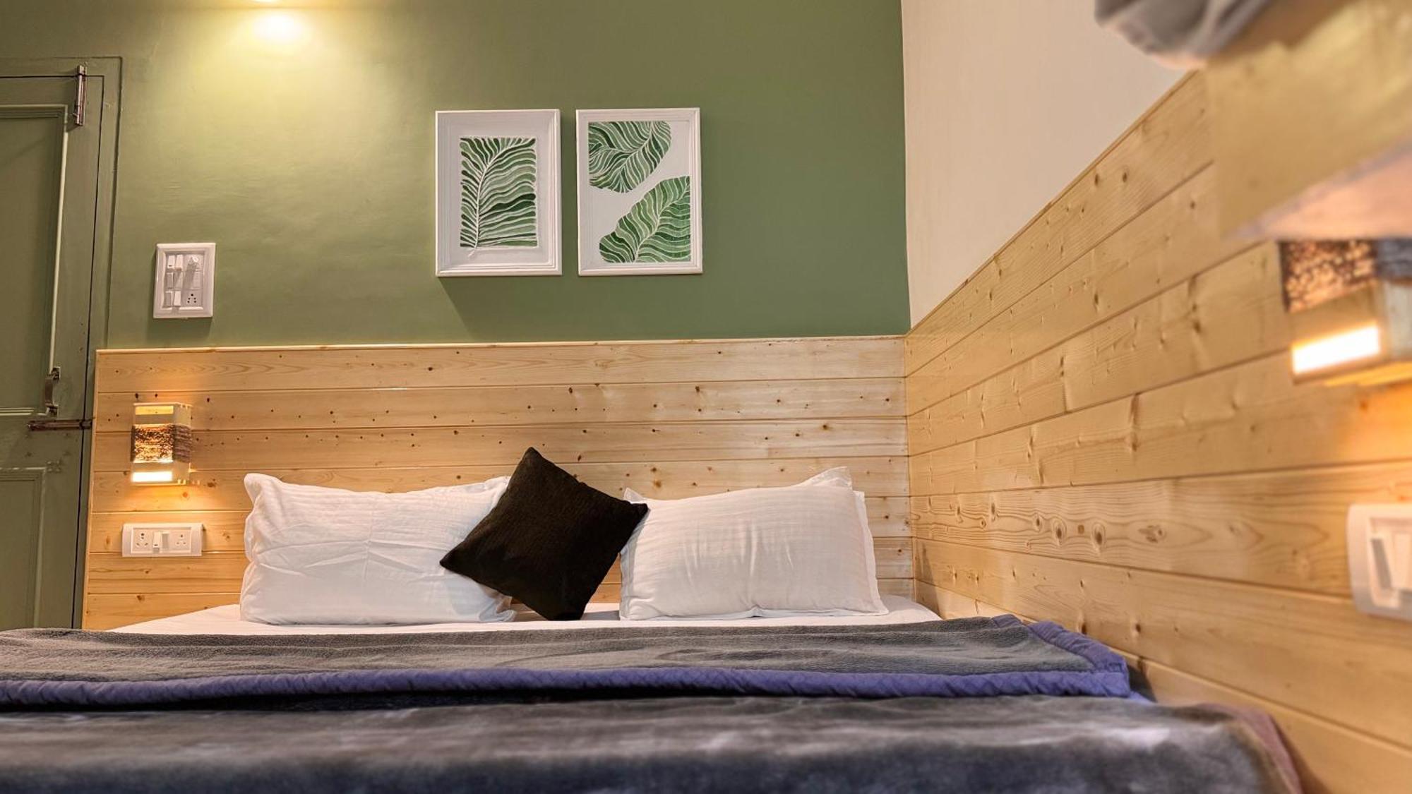 The Royal Orchard Kasol Hotel Bagian luar foto