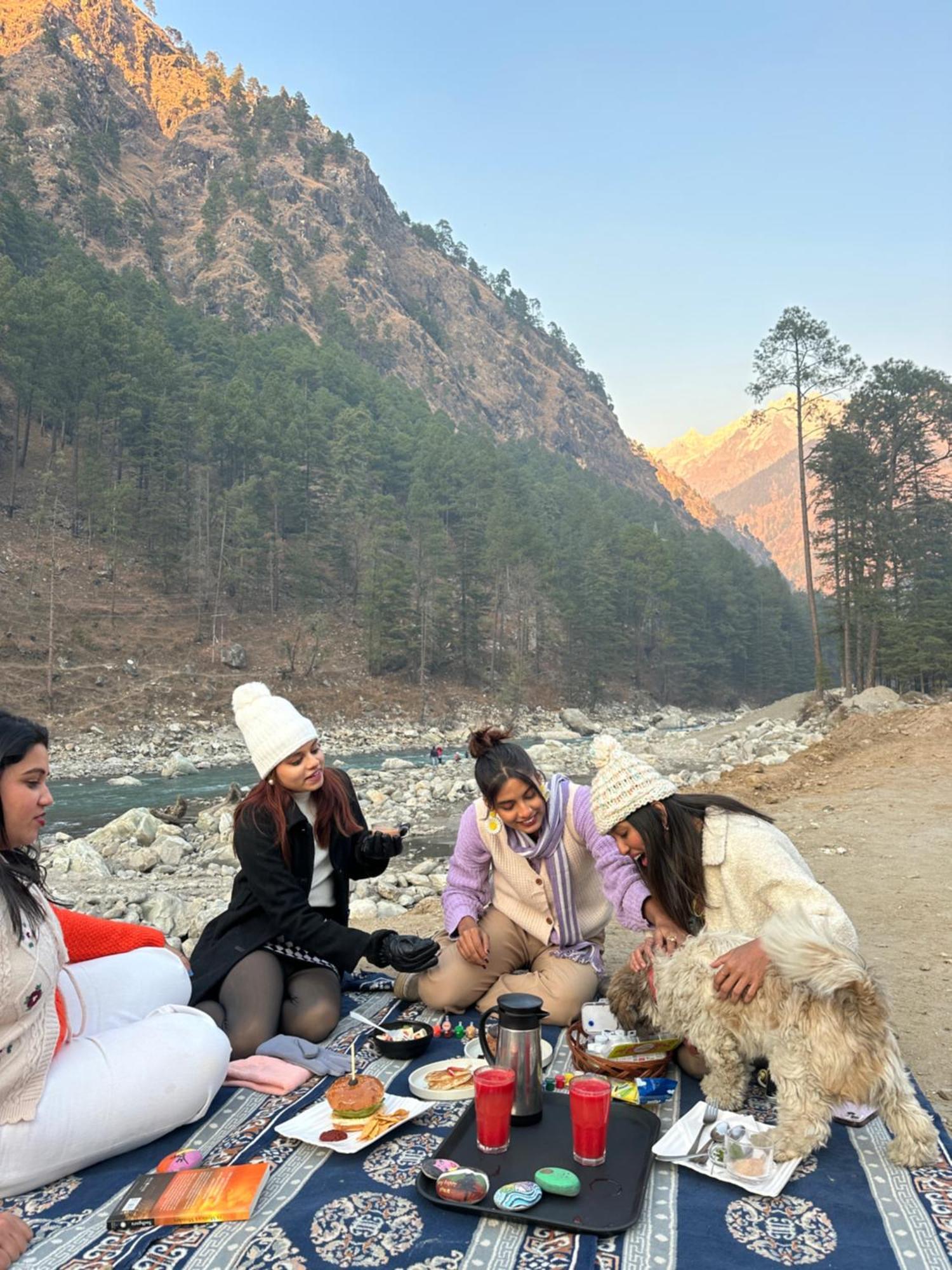 The Royal Orchard Kasol Hotel Bagian luar foto