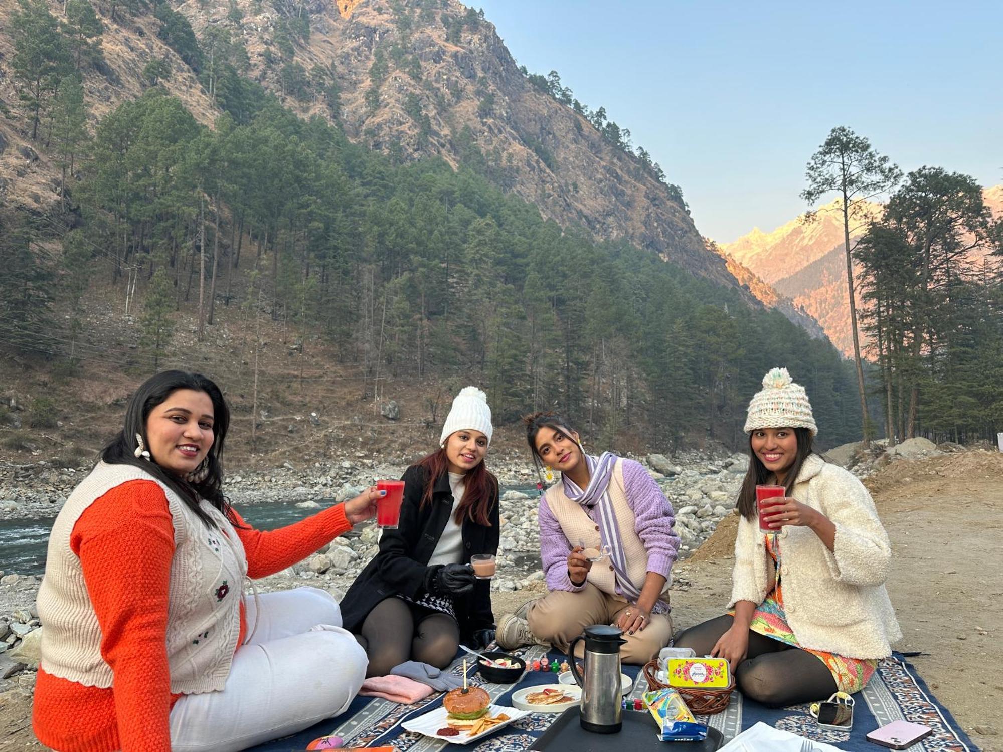 The Royal Orchard Kasol Hotel Bagian luar foto